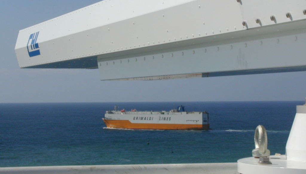 CHL antenna with passing vessel